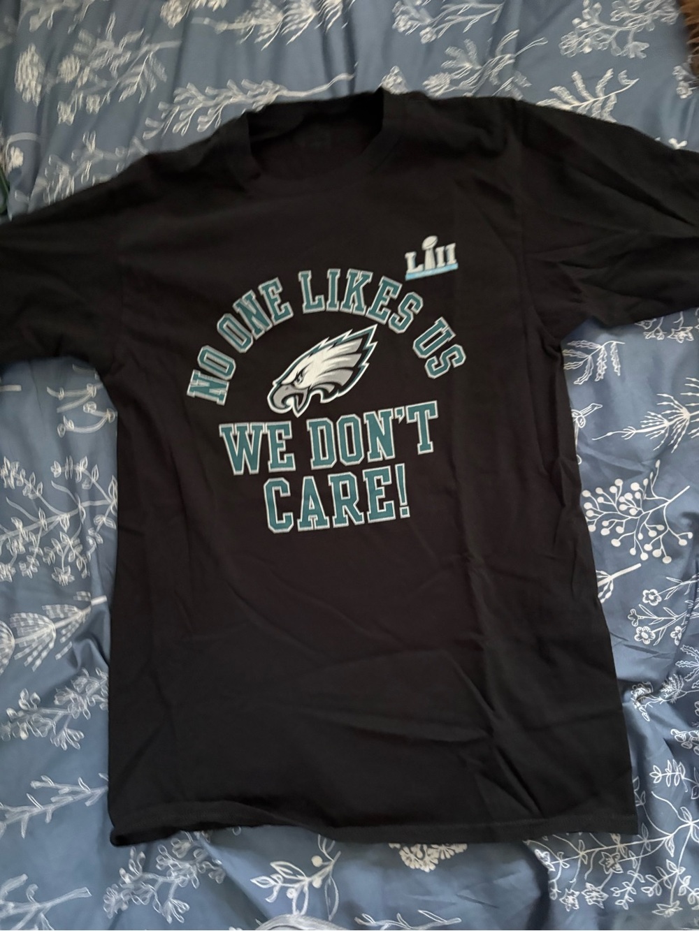 Philadelphia Eagles, no one likes us tee. 🖤💚